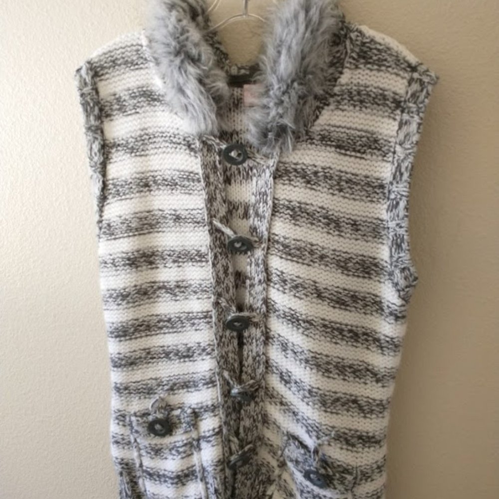SWEATER VEST - SUPER CUTE! Piping Hot - size 16
